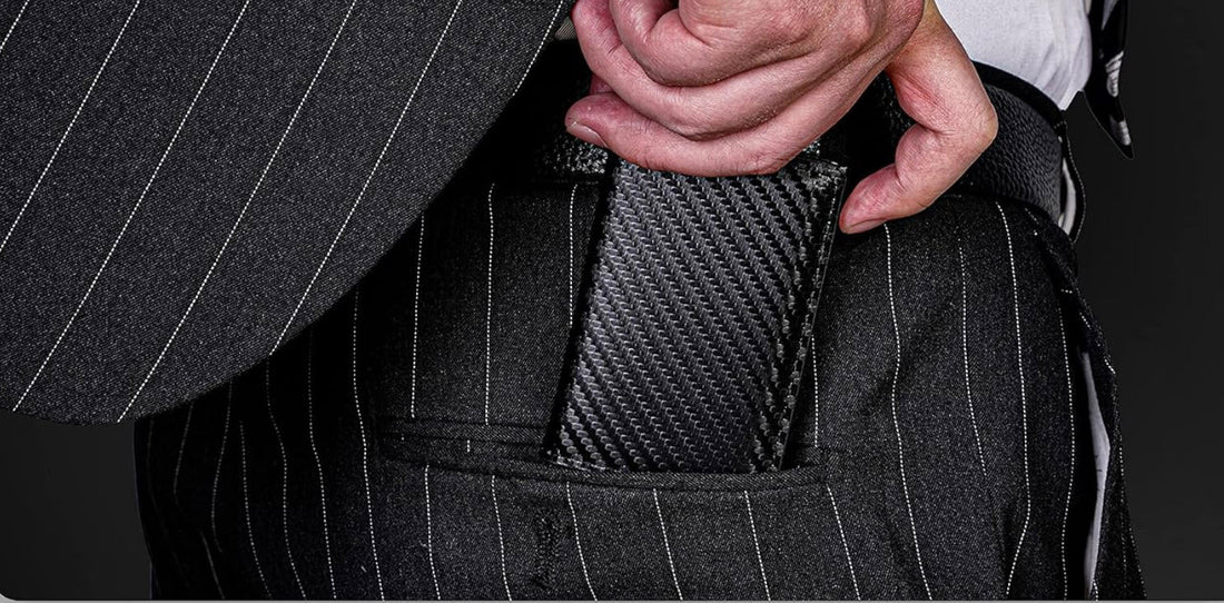 The Secret Weapon for a Tidy Desk: Why a Good Wallet and Smart Organization Tools are the Best Office Gifts